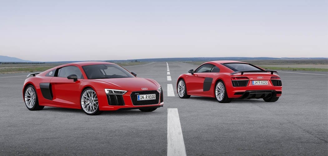 Standaufnahme     Farbe: Dynamitrot    Verbrauchsangaben Audi R8:Kraftstoffverbrauch kombiniert in l/100 km: 12,4 ? 11,8; CO2-Emission kombiniert in g/km: 289 - 275