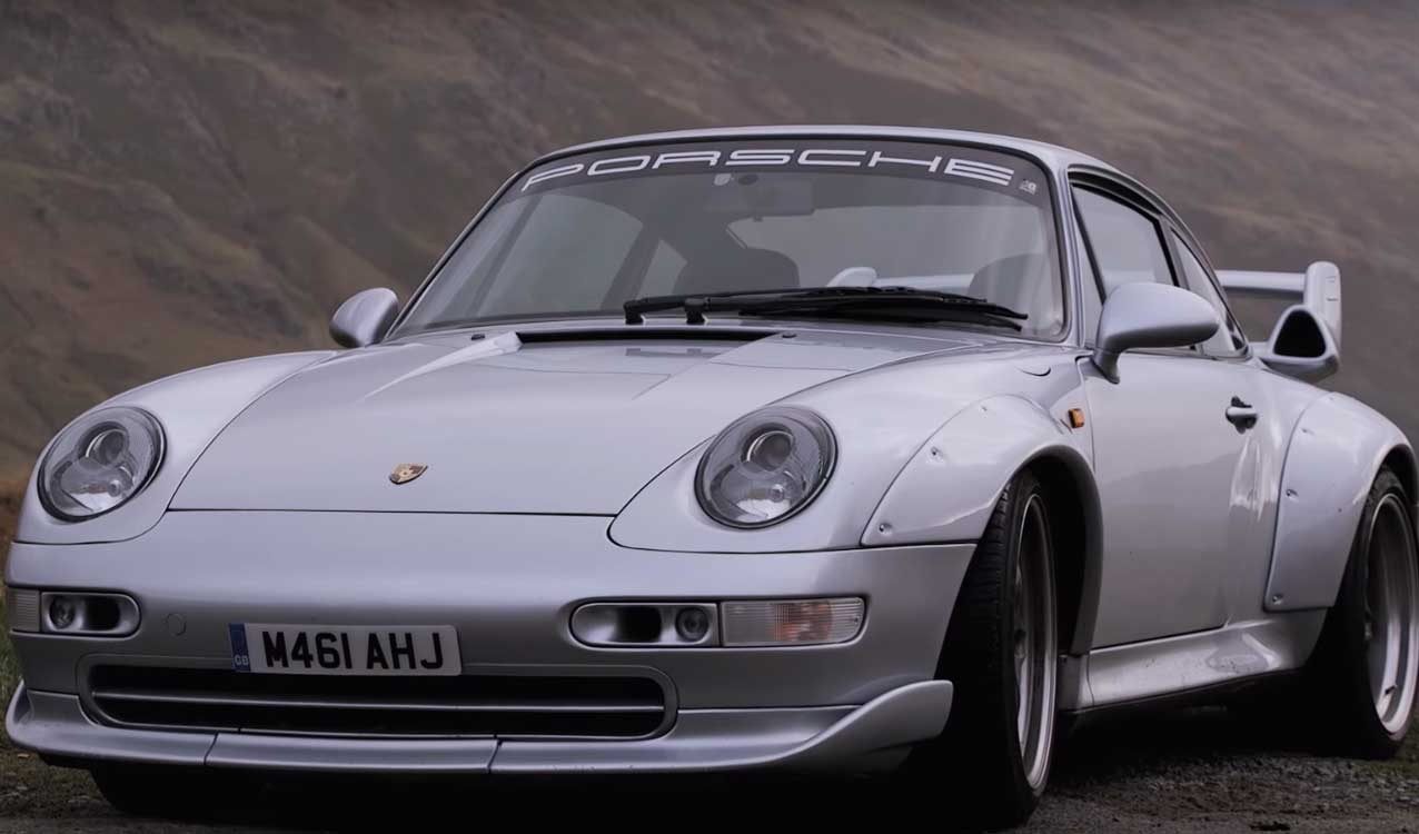 Because the turbos produce so much heat, ram air ducts are found on the Porsche 993 GT2