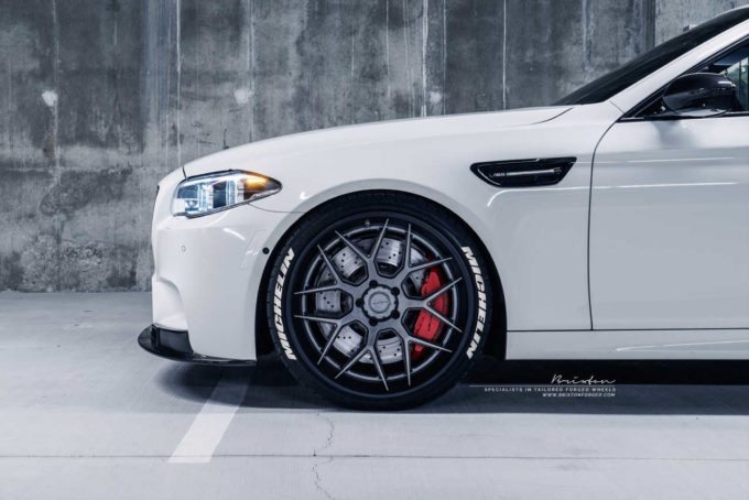 white bmw f10 m5 on 21" brixton forged cm8 targa series 3 piece concave forged wheels finished in kingsport grey and satin black
