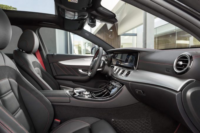 Mercedes-AMG E 43 4MATIC (W 213), Outdoor, 2016, Exterieur: Obsidianschwarz, Interieur: Leder Schwarz ;Kraftstoffverbrauch kombiniert (l/100 km): 8,2, CO2-Emissionen kombiniert (g/km): 187 Mercedes-AMG E 43 4MATIC (W 213), Outdoor, 2016, exterior: obsidian black, interior: leather black; Fuel consumption, combined (l/100 km): 8.2, CO2 emissions, combined (g/km): 187