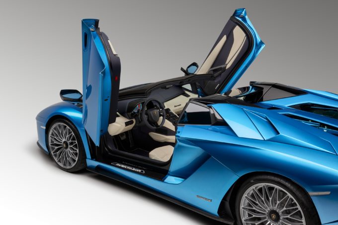 2018 Lamborghini Aventador S Roadster Specs - rear 3/4 blue doors up