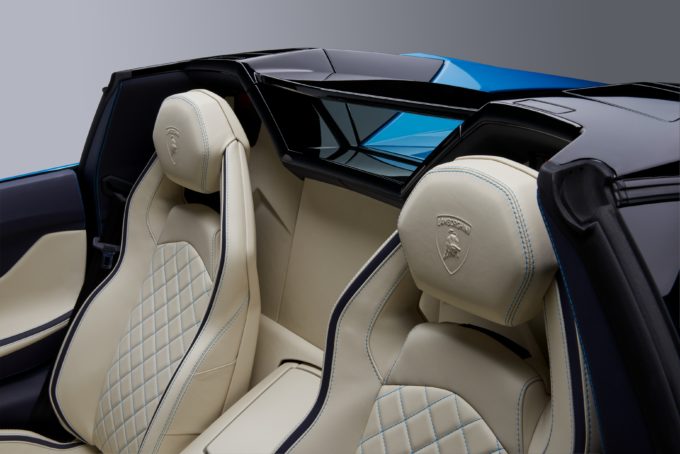2018 Lamborghini Aventador S Roadster Specs - interior seats - top off