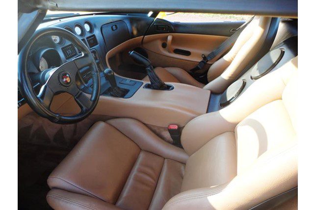 The first 1991-1995 Dodge Viper For Sale had little amenities in the interior.