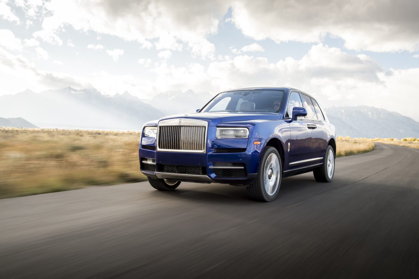 Although it looks amazing on the road, this Rolls-Royce Cullinan longs for going off-road