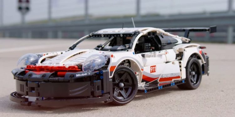 Porsche 911 RSR Lego Build In Action