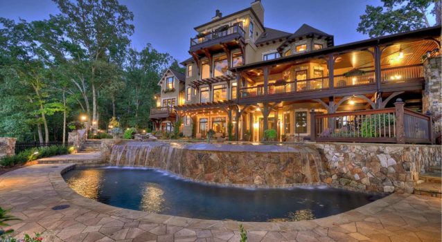 Home of the Day: Entertainer’s Lakefront Home