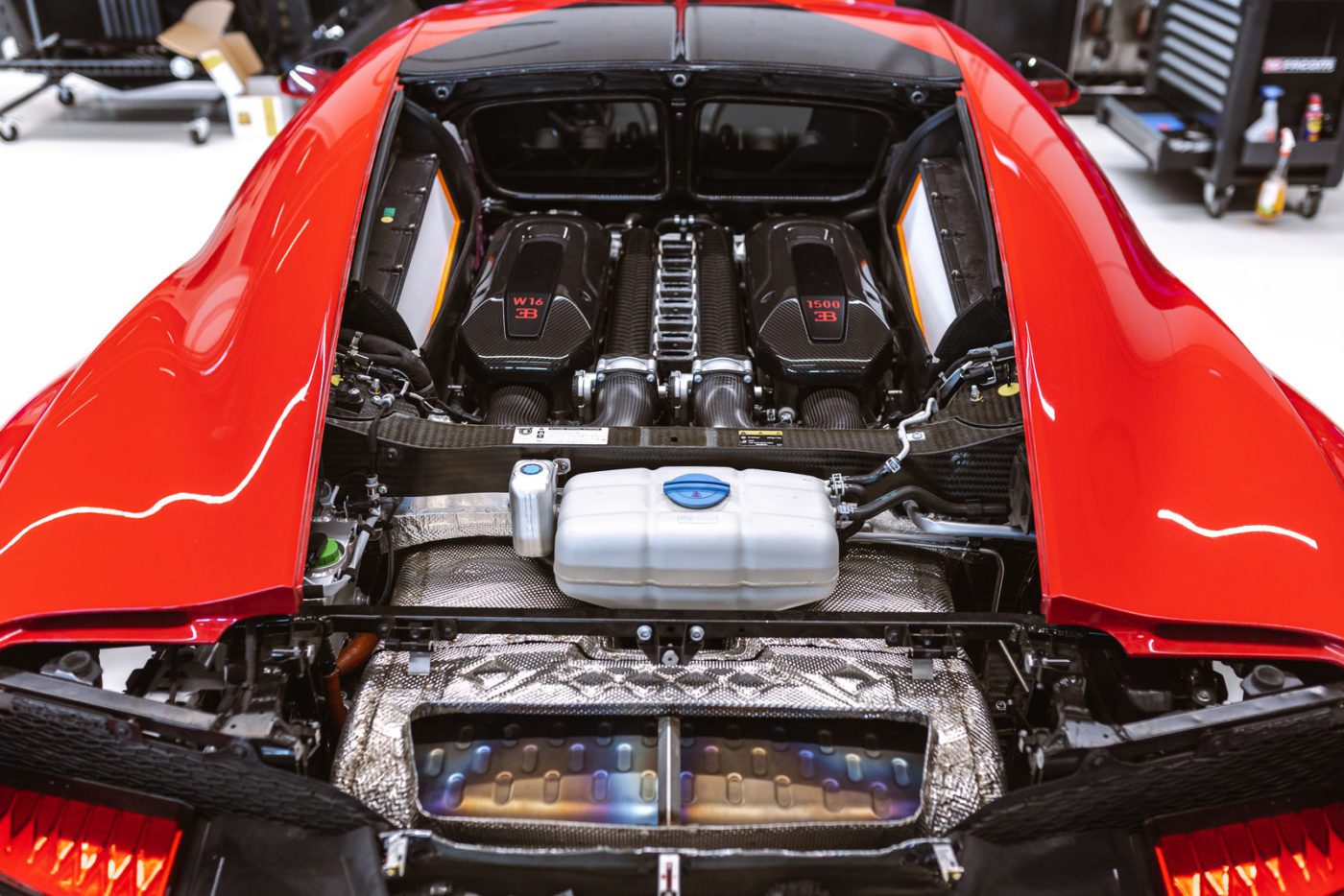 Bugatti Chiron Price, Specs, Photos & Review