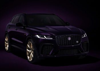 Jag F PACE 23MY SVREdition1988 010622 01