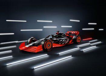 10140 ShowcarwithAudiF1launchlivery