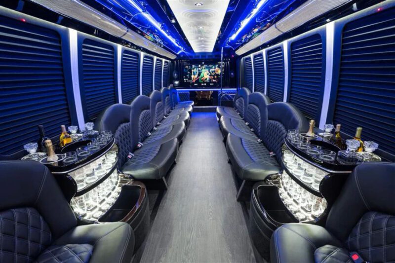2021 Freightliner Coach 0 2111759833