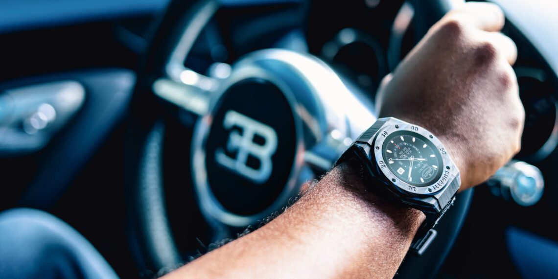 02 BUGATTI VIITA Carbon Smartwatch