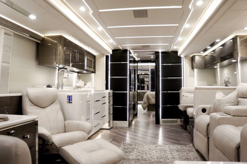 emerald luxury coaches 1